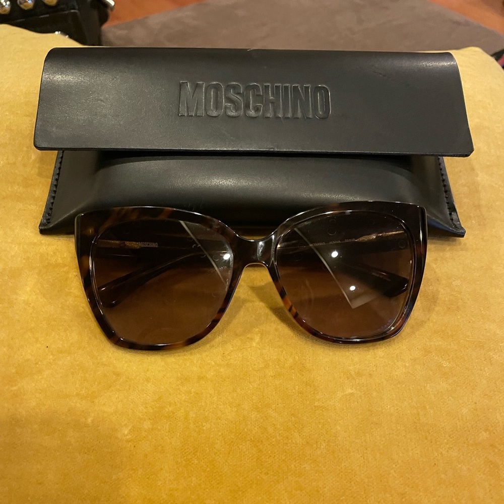 Moschino sunglasses in new condition